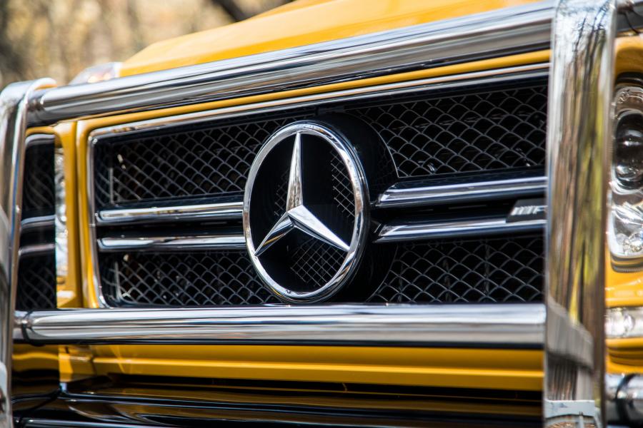 Логотип Mercedes-AMG G63 Colour Edition (W463) 2016 года  (NA) (фото 4 из 30)